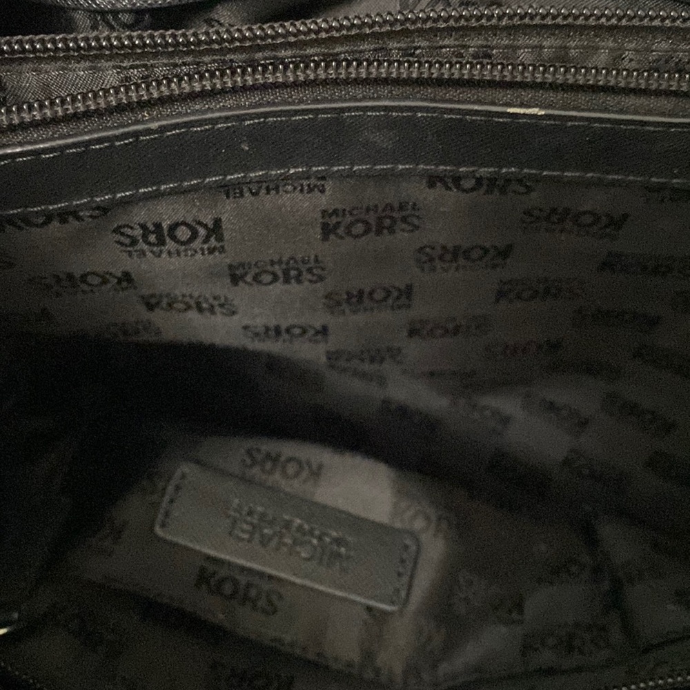 Michael Kors - Saffiano Leather Structured Tote - Picture 16 of 17